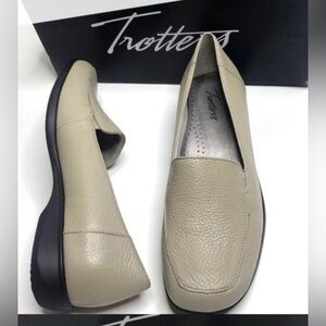 Trotters Jenn Leather Loafers
